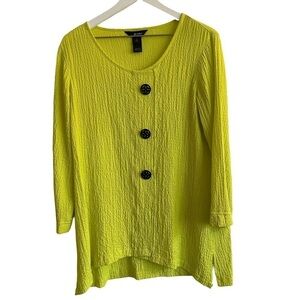 Ali Miles Crinkle Round Neck 3/4 Sleeve Asymmetrical Hem Faux Button Top, Size S